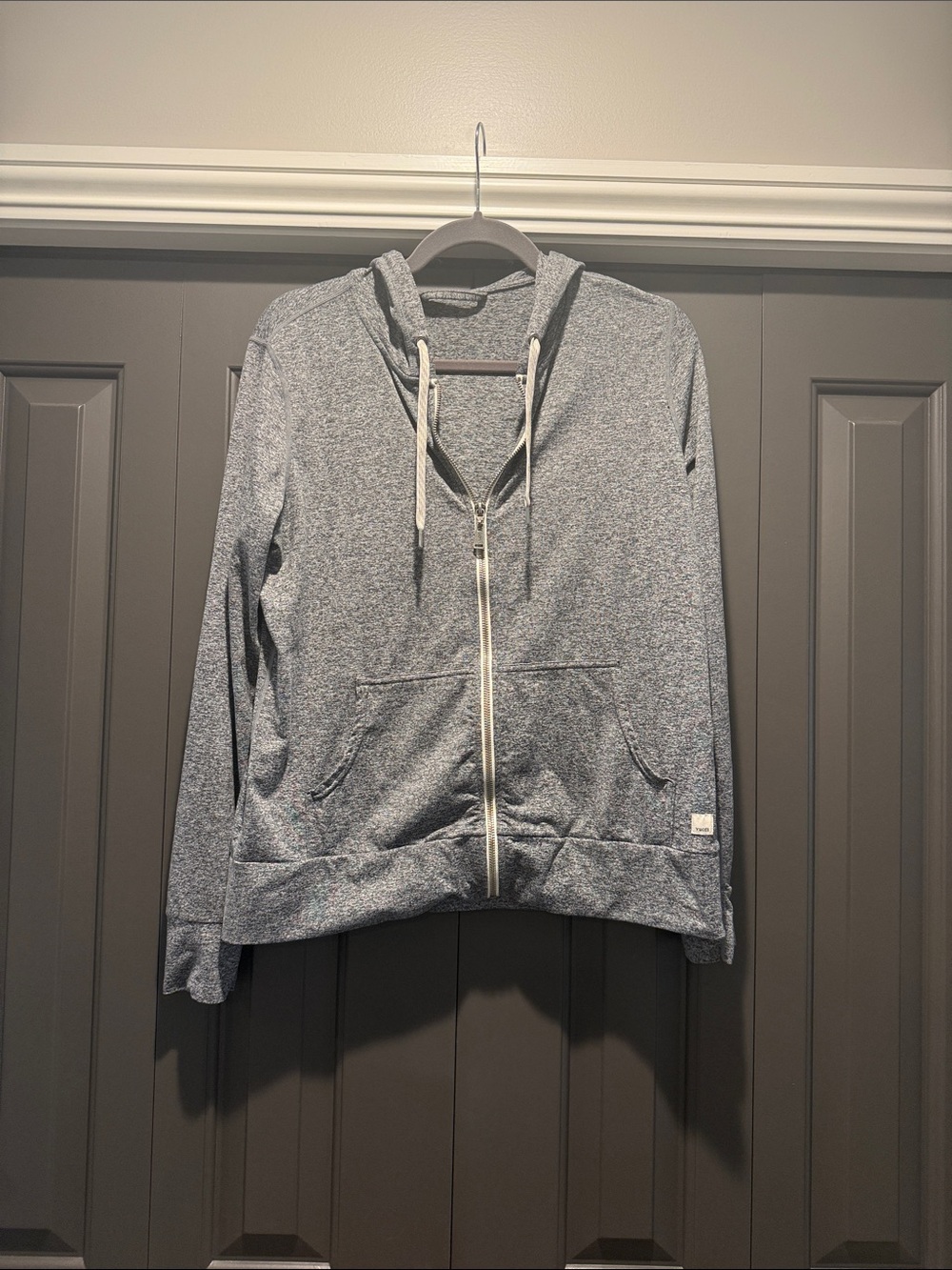 Vuori Full Zip Sweatshirt - size medium